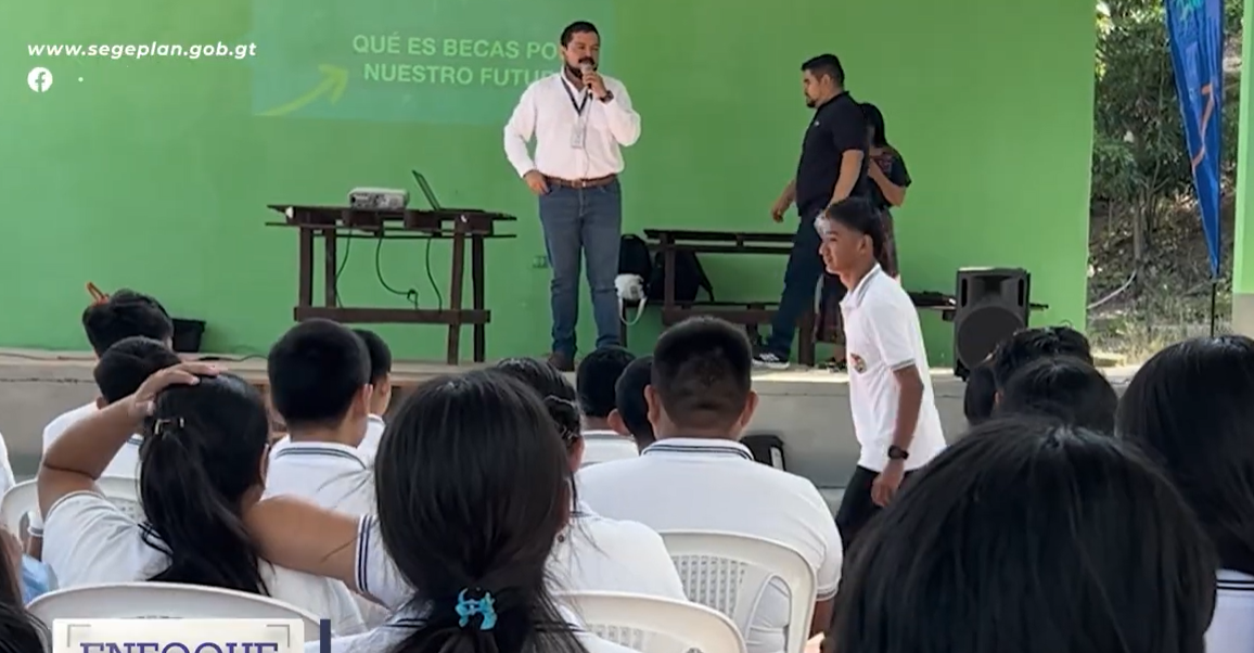 Más de 200 jóvenes de Chiquimula conocieron sobre el programa Becas por Nuestro Futuro