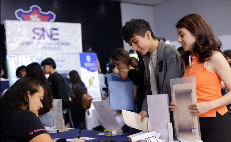 Más de mil 900 jóvenes asistieron a la Feria de Empleo para Vacacionistas