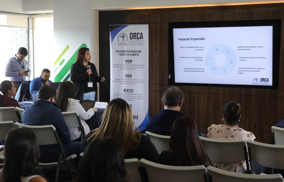 Ministerio de Salud presenta a agremiados de la Cámara de Industria la transformación digital del sistema SNAP-GT. (Foto: MSPAS)