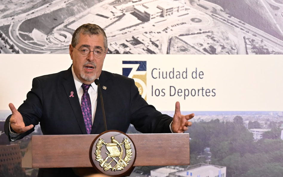 Presidente inaugura exposición conmemorativa de los 75 años de la Ciudad de los Deportes./Foto: Álvaro Interiano.