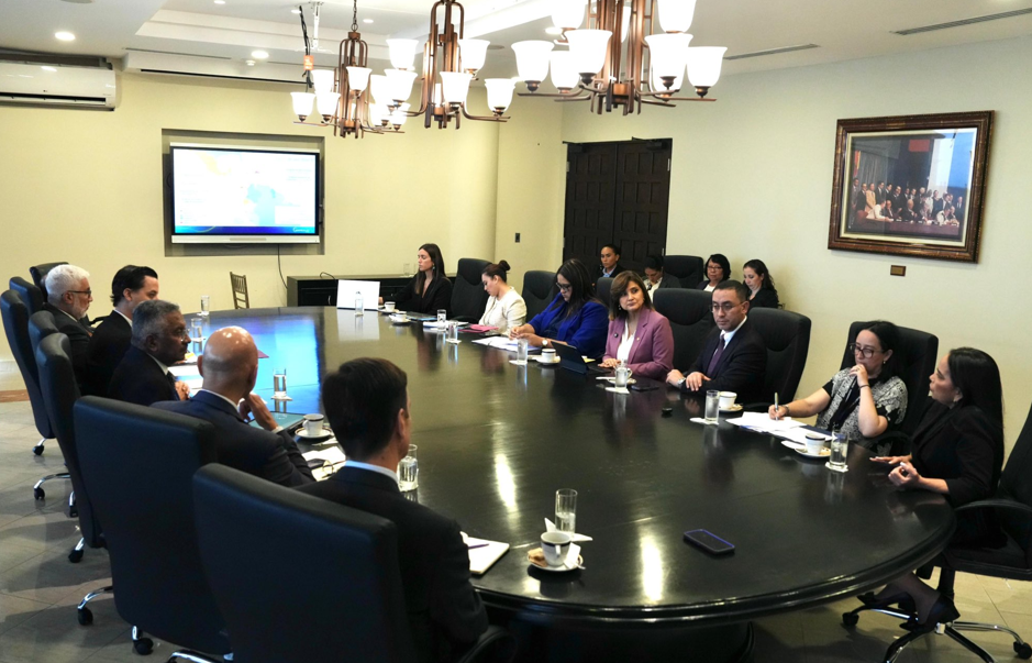 Vicepresidenta desarrolla encuentros en Panamá para el impulso de la ciencia y tecnología en el país