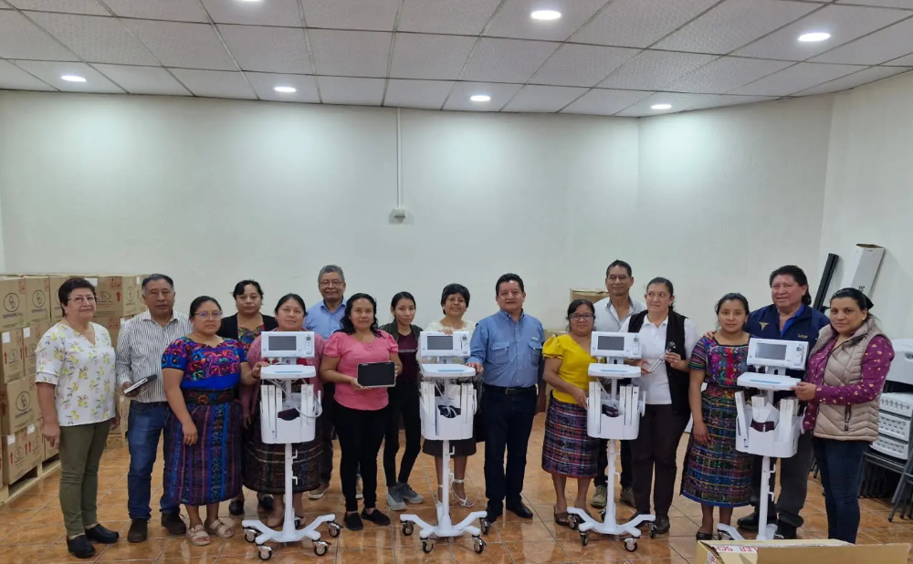 MSPAS entrega equipo de monitoreo de signos vitales y electrocardiogramas en servicios de salud de Chimaltenango