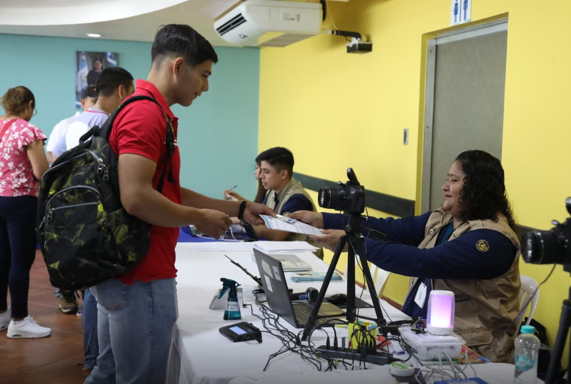 Mingob informó sobre los riesgos de la migración irregular durante la ExpoCAP Escuintla. (Foto: IGM)