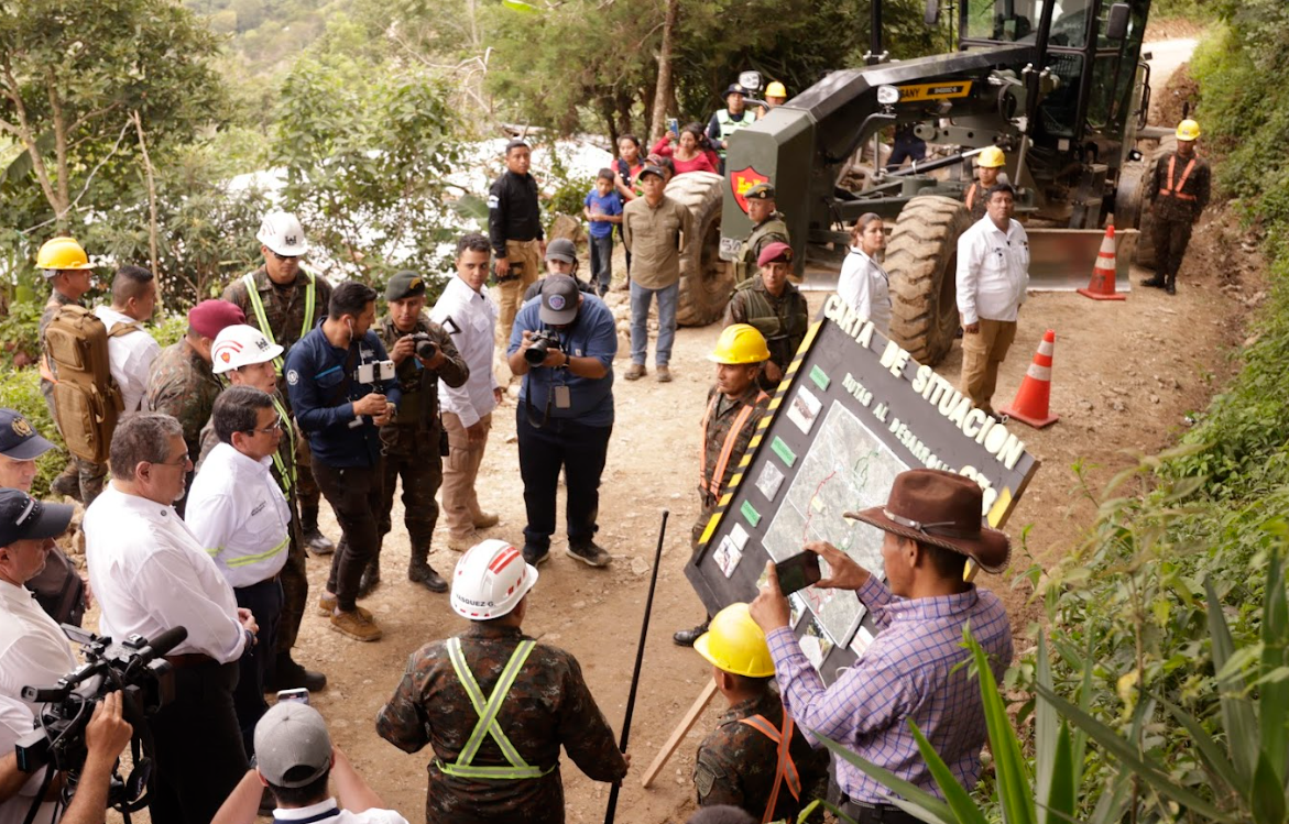 Presidente Bernardo Arévalo supervisa tramo en San Juan La Ermita, Chiquimula
