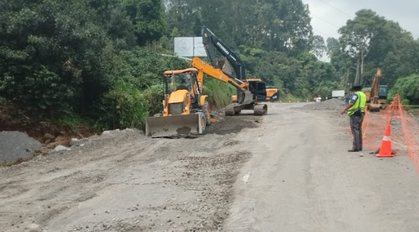 Construyen tercer carril en el km 194 de la ruta Cito-Zarco./Foto: CIV.