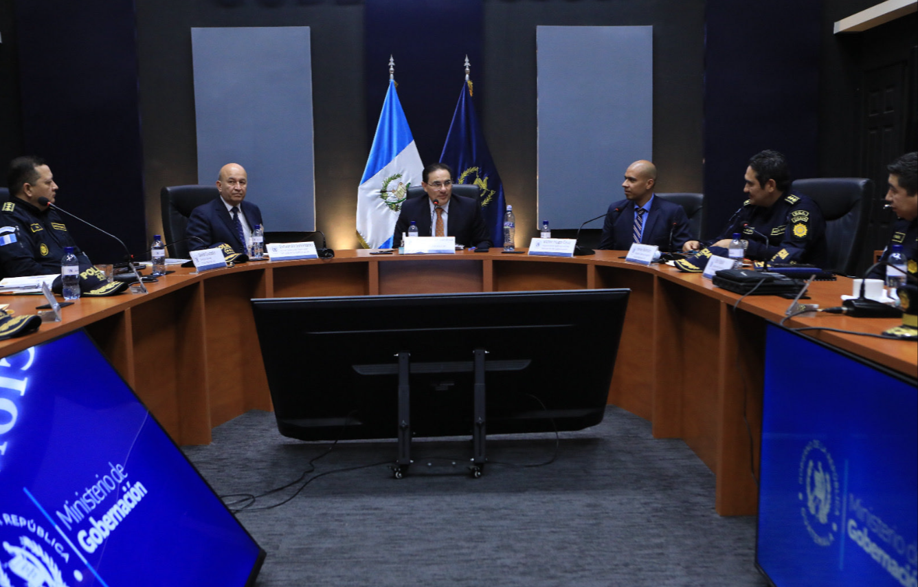 Mingob replantea estrategias de seguridad de la temporada de fin de año