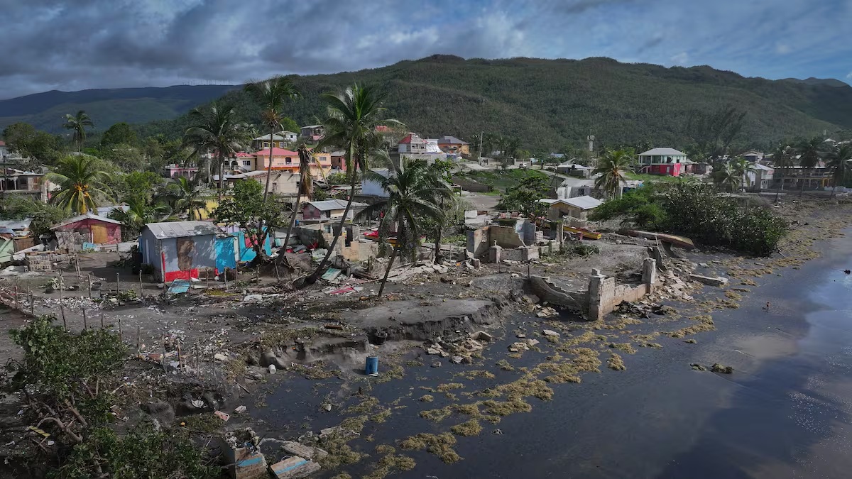 Las autoridades de Jamaica informaron que muchas comunidades aún se encuentran aisladas.
