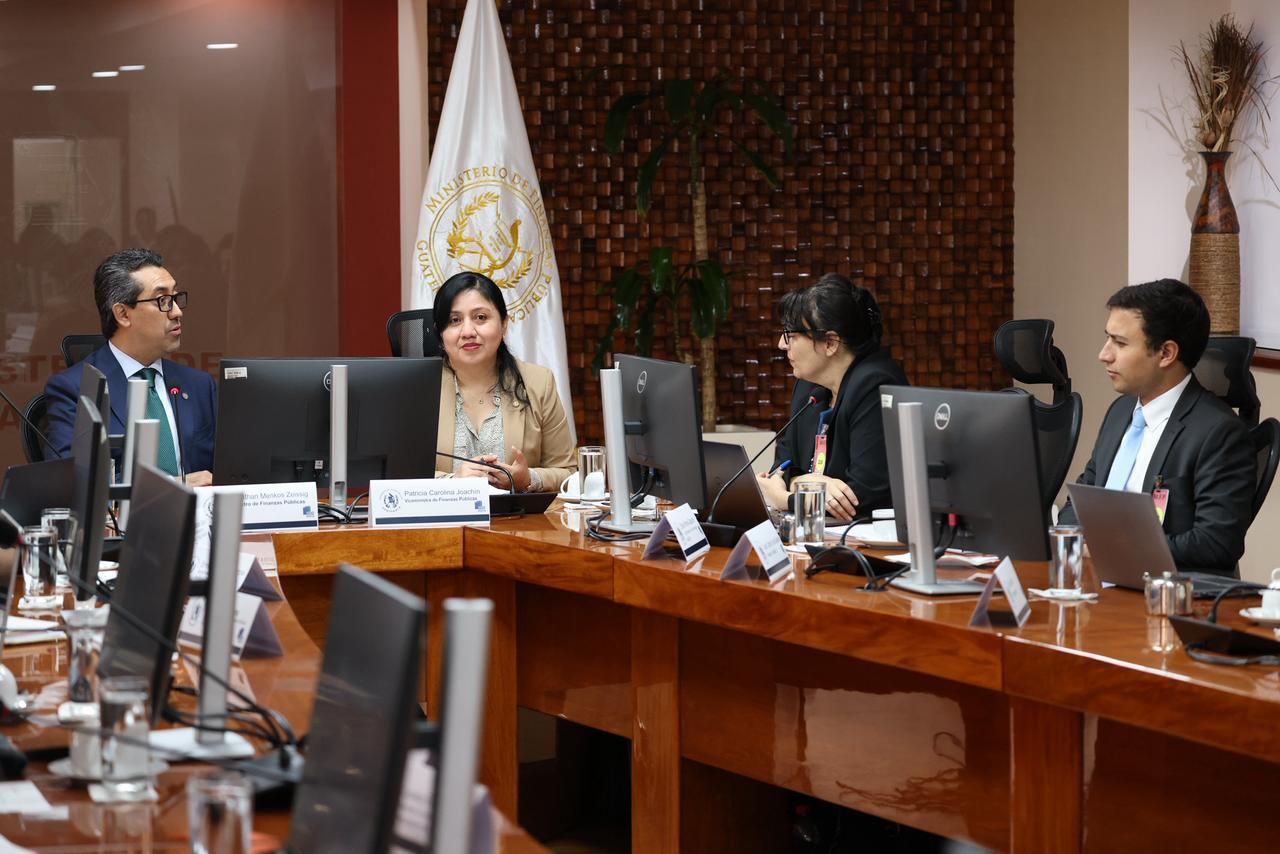 Autoridades del Ministerio de Finanzas se reúnen con miembros de la calificadora Moody’s