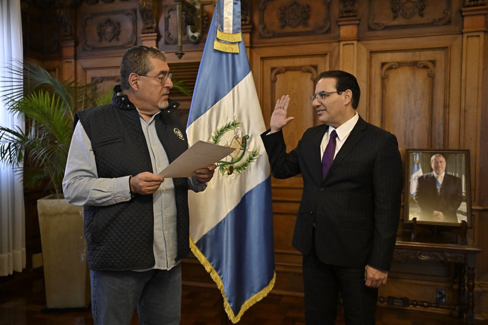 Presidente Arévalo juramenta a Marco Antonio Villeda como ministro de Gobernación