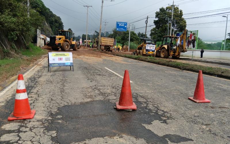 Más de 55 empleados del CIV trabajan en área de derrumbe en el km 24 de la ruta a El Salvador