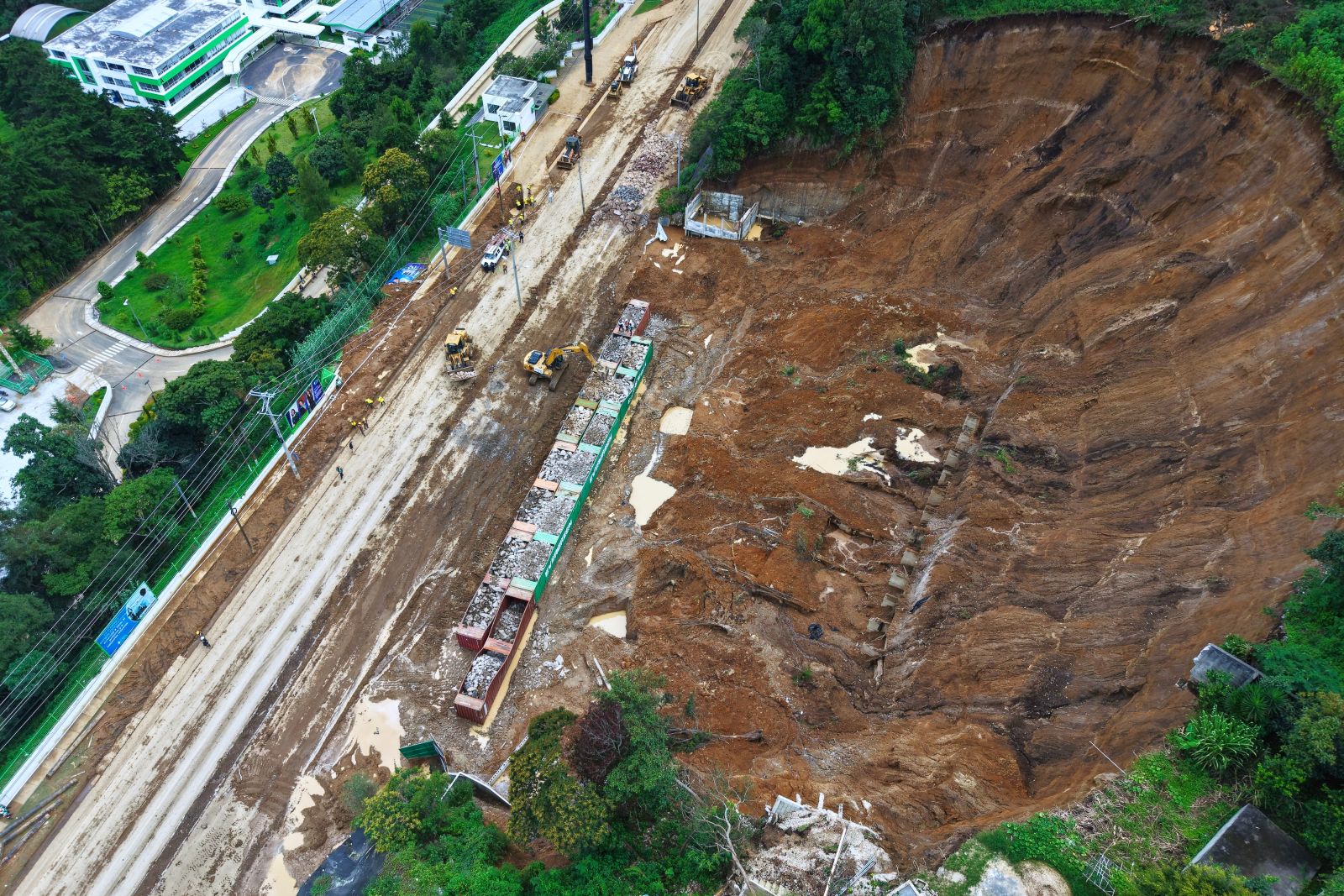 Covial habilita parcialmente el paso en el km 24.5 de la ruta a El Salvador