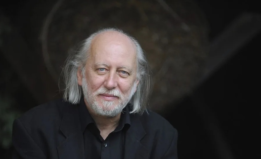 El escritor húngaro László Krasznahorkai fue galardonado por la Academia Sueca con el Premio Nobel de Literatura 2025.