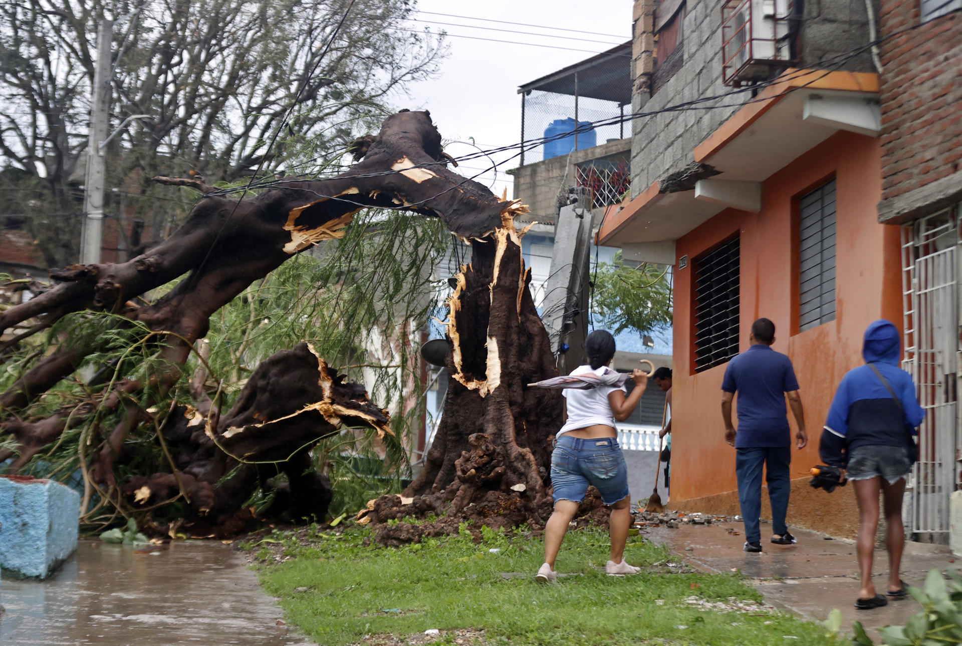 El huracán Melissa dejó numerosos daños a su paso por el este de Cuba. 