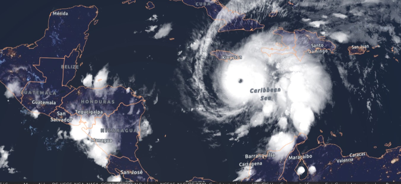 El huracán Melissa, de categoría 4, avanza lentamente en el Caribe rumbo a Jamaica y Cuba.