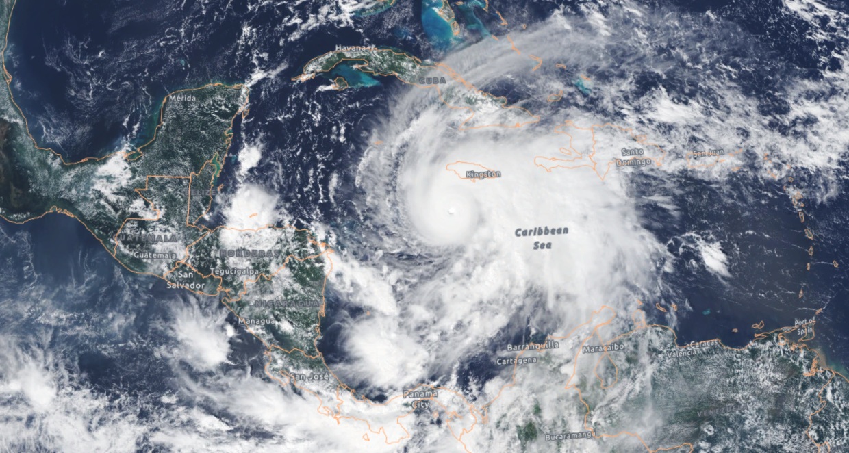 El potente huracán Melissa se encuentra ya azotando Jamaica con fuerza de categoría 5.