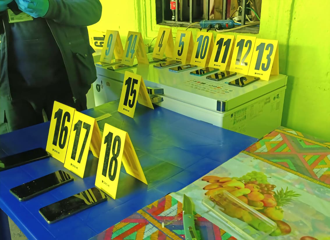 Durante una requisa en la cárcel preventiva para mujeres de la ciudad de Quetzaltenango se localizaron 18 celulares y otros objetos ilícitos.