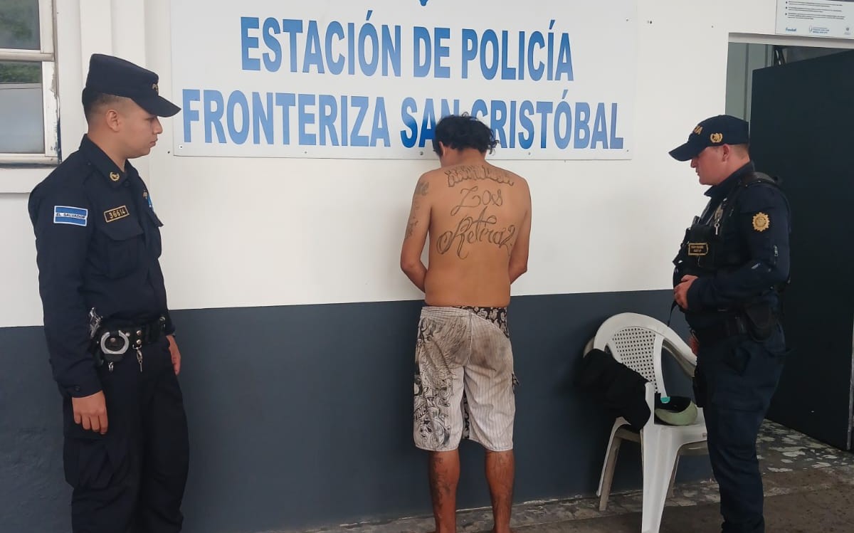 El pandillero salvadoreño José Manuel Quintanilla López fue entregado a las autoridades de su país en la frontera San Cristóbal, Atescatempa, Jutiaña.