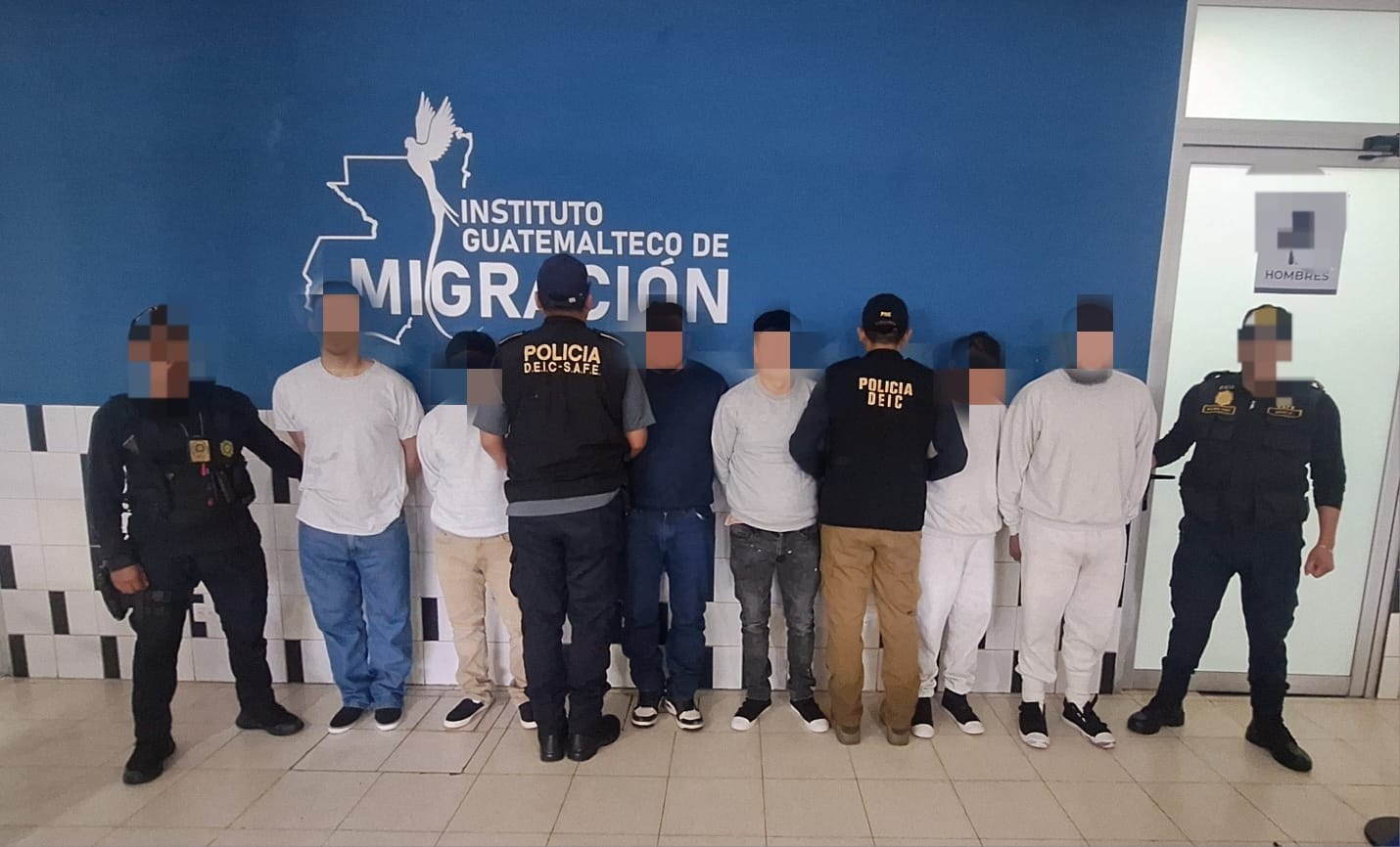 Los ocho capturados fueron puestos a disposición de los juzgados correspondientes. / Foto: PNC