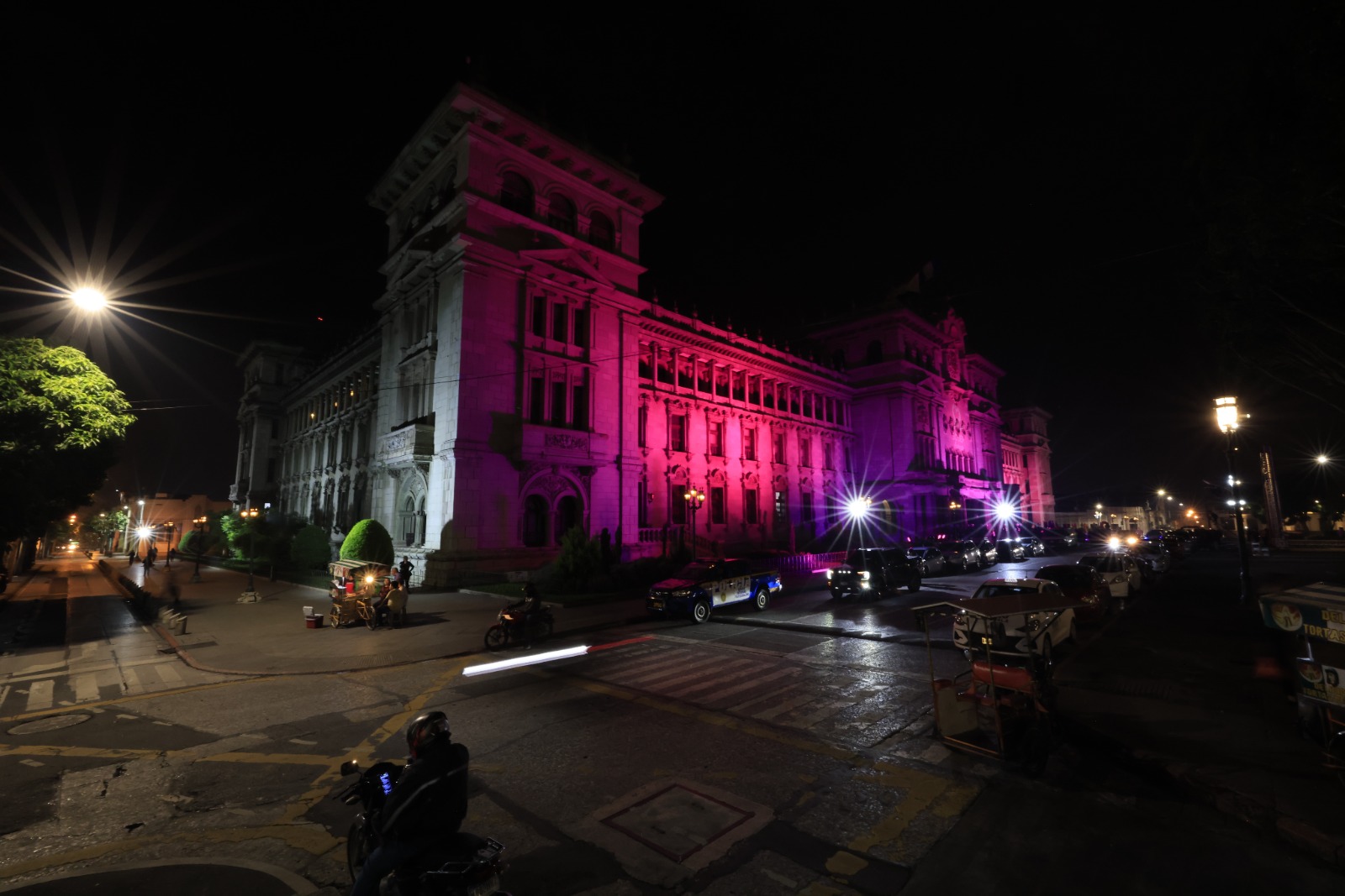 El color rosa simboliza la unión en la lucha contra el cáncer de mama. / Foto: Noé Pérez.