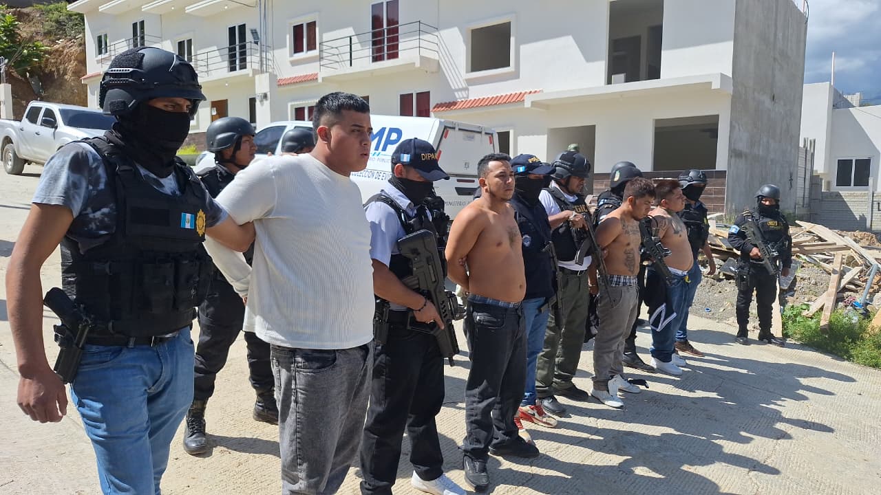 Las autoridades continúan con los operativos de búsqueda para ubicar a los 17 pandilleros que aún permanecen prófugos. / Foto: PNC