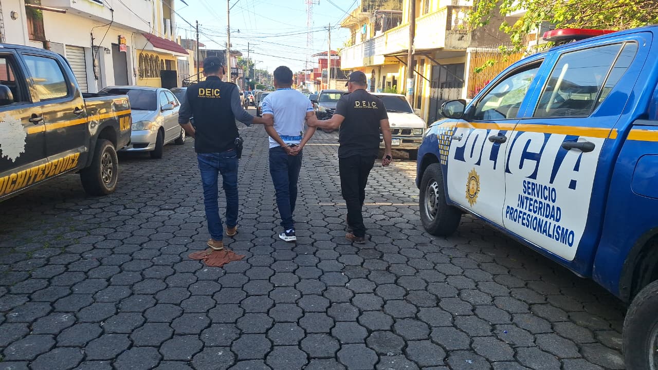 Capturan a guardia del Sistema Penitenciario acusado de asociación ilícita en Suchitepéquez