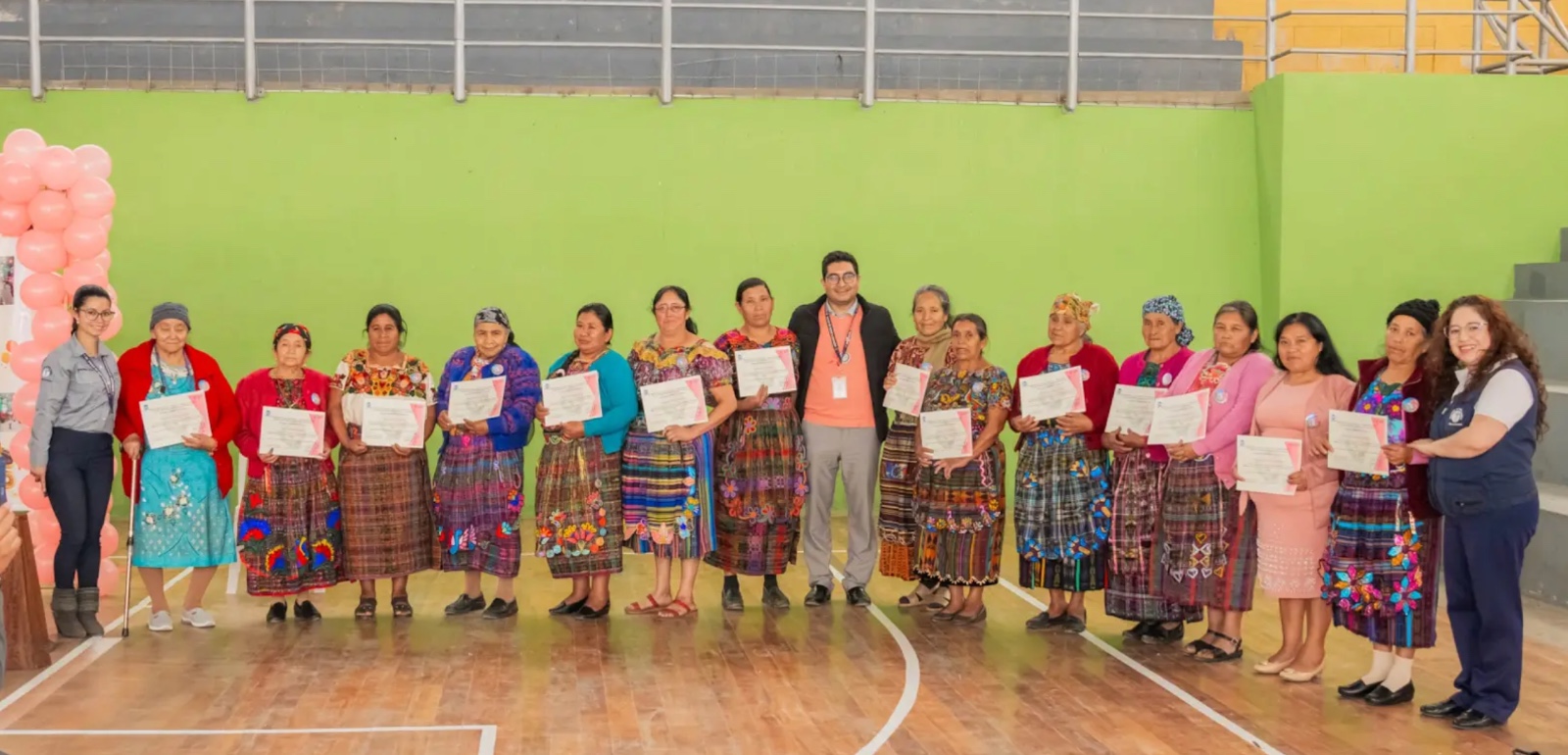 San Carlos Sija celebra la graduación de 14 comadronas Amigas de la Lactancia Materna. Foto: Ministerio de Salud