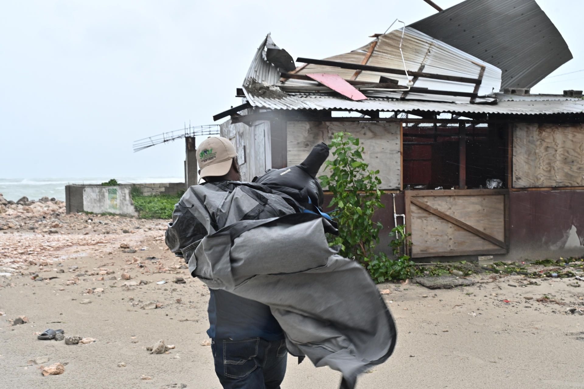 El huracán Melissa sigue provocando daños en el Caribe. / Foto: EFE.