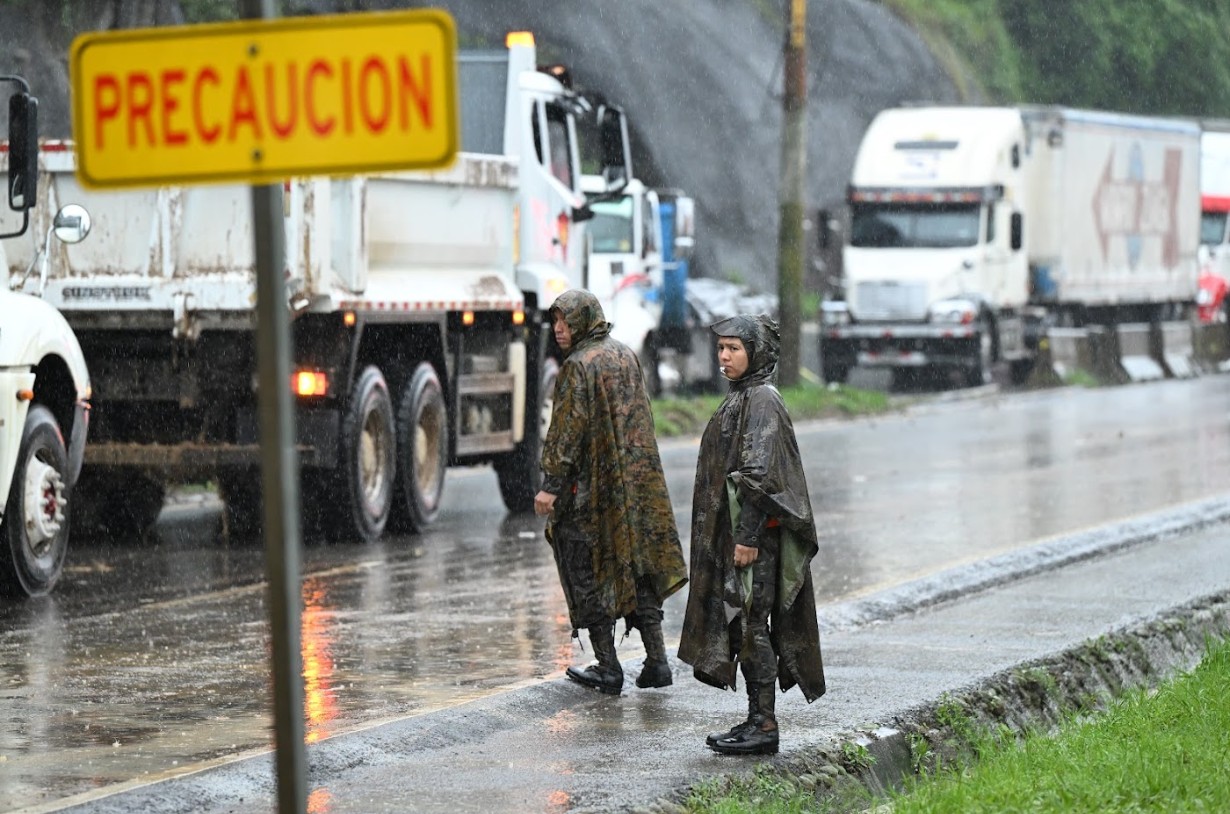 Mantienen activos mecanismos de comunicación y respuesta ante derrumbe en carretera a El Salvador