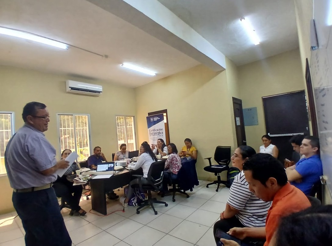 IV sesión del ciclo de talleres “Gestión Pública en la Nueva Gobernanza” en Petén