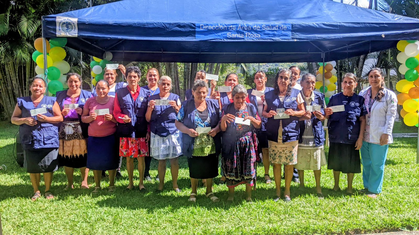 Comadronas de Santa Rosa reciben segundo pago del estipendio anual