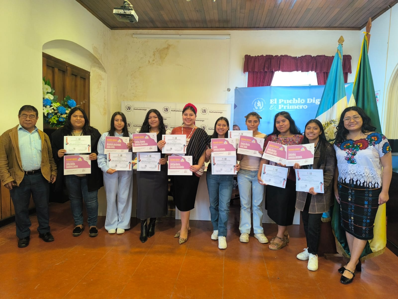 Jóvenes huehuetecas culminan diplomado Mujeres Líderes, Comunidades Prósperas