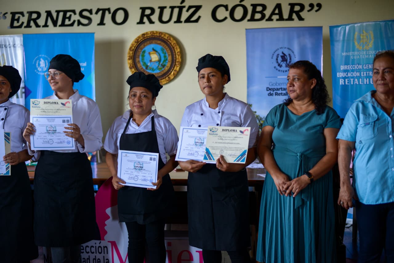 Retaltecas culminan con éxito los cursos municipales impulsados por la Dirección Municipal de la Mujer