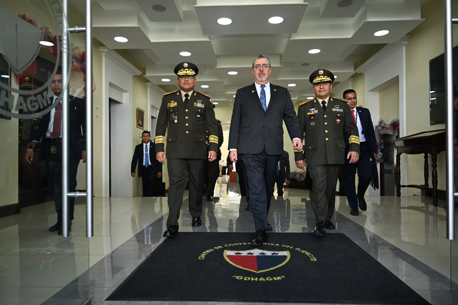 Presidente participa en ceremonia de ascensos al grado de general del Ejército de Guatemala