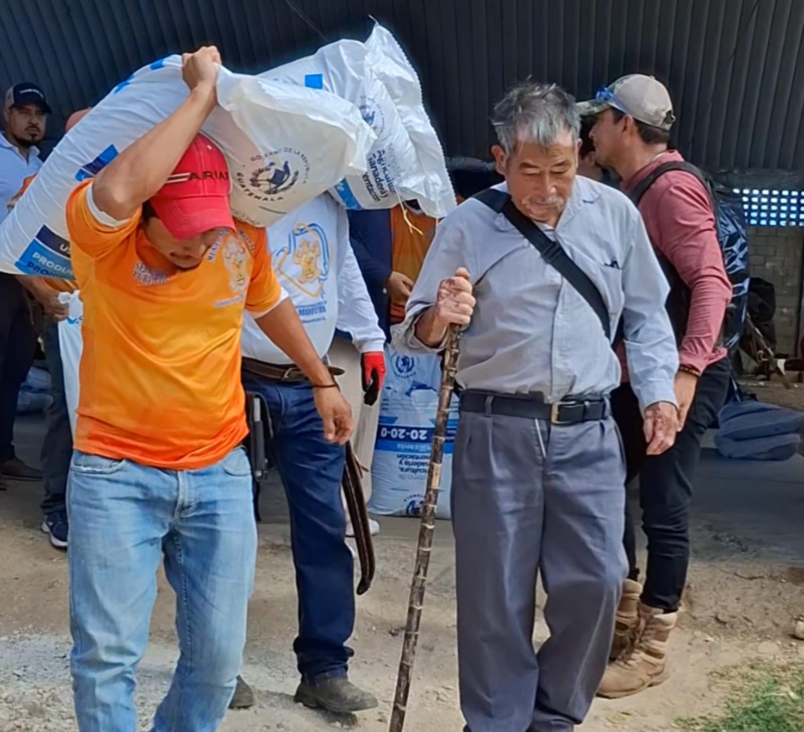 Entregan fertilizantes a campesinas y campesinos de Moyuta y Jutiapa