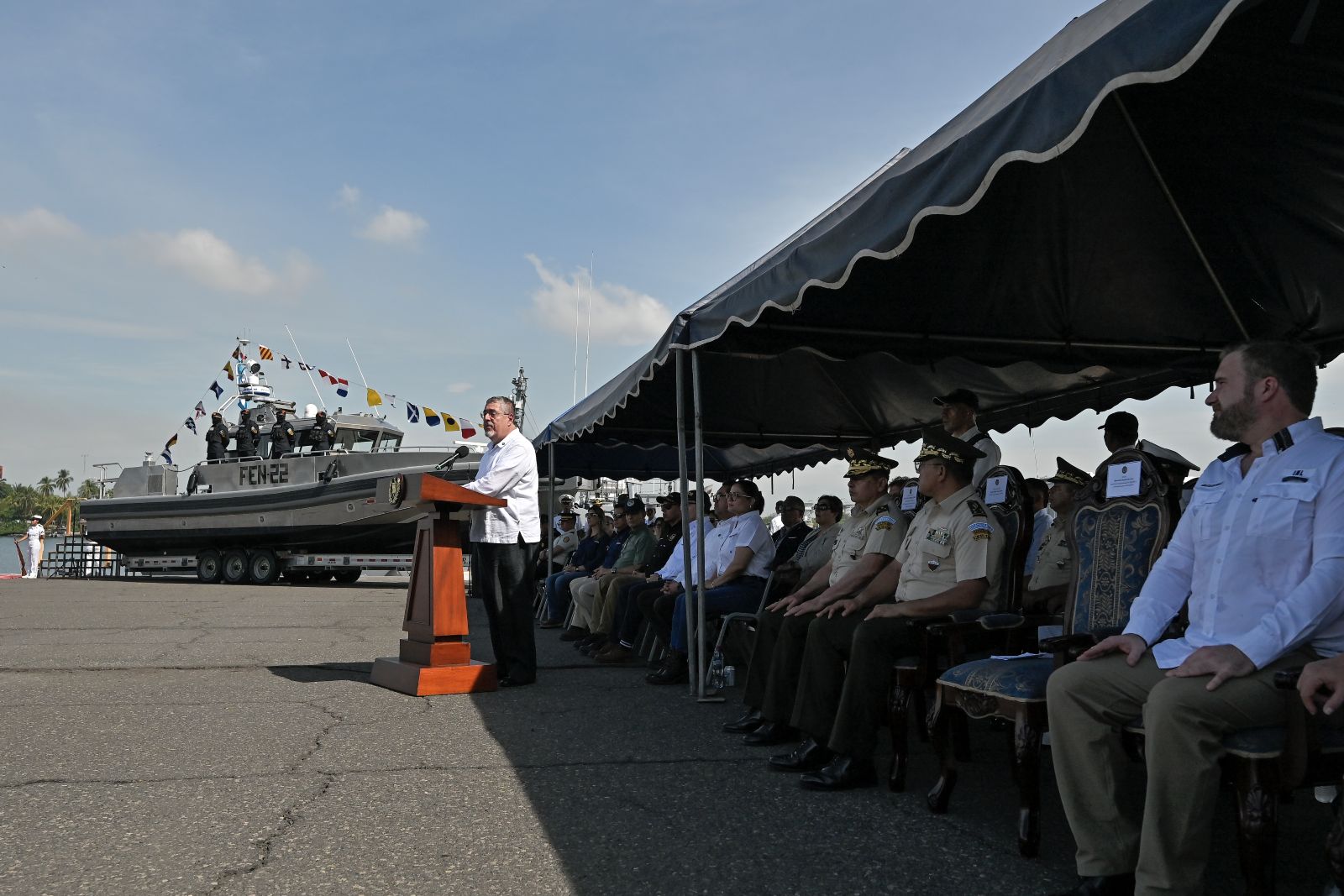 El presidente Bernardo Arévalo, durante acto de recepción de donativo de EE. UU. para el combate del crimen organizado transnacional.