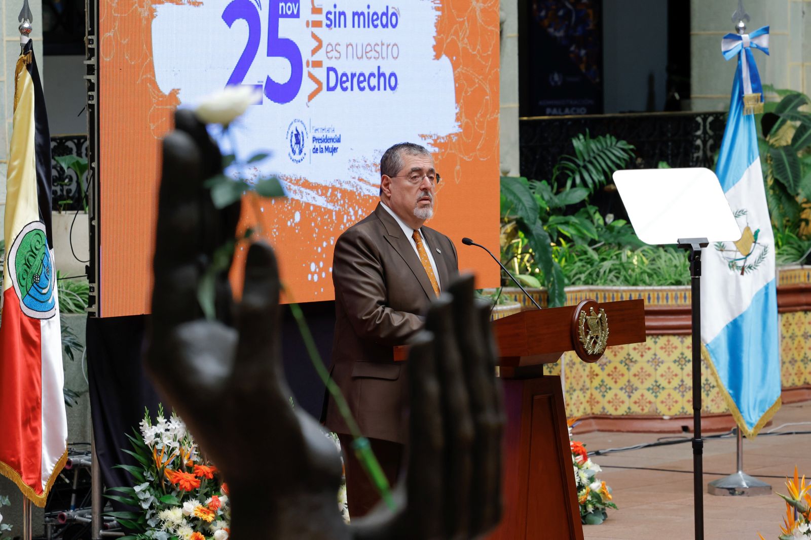 El presidente Bernardo Arévalo aseguró que el Estado dejó de excluir a las mujeres y ahora las incluye de manera activa.