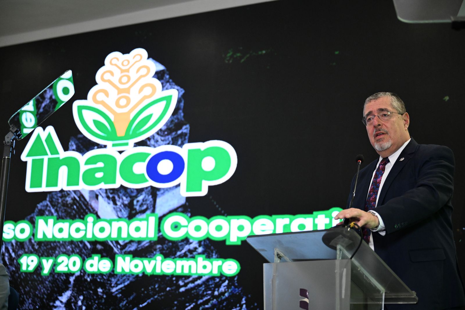 El presidente Bernardo Arévalo, durante la apertura del Congreso Nacional de Cooperativas.