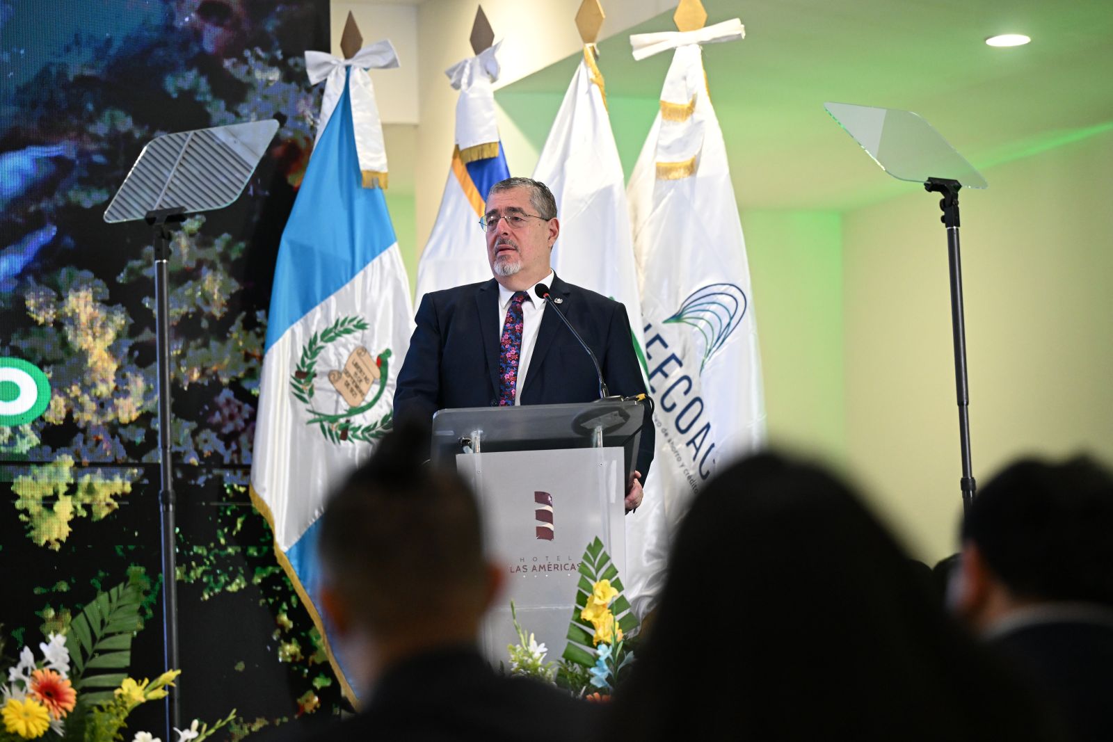 Al ratificar su compromiso del Gobierno con la lucha contra la corrupción y fortalecimiento de la transparencia para captar inversiones. El presidente Bernardo Arévalo señala la importancia de fortalecer el cooperativismo.