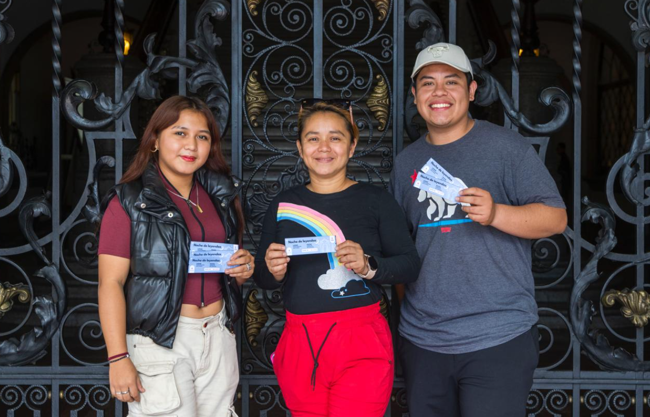 Cientos de guatemaltecos asisten a adquirir entradas a la Noche de Leyendas