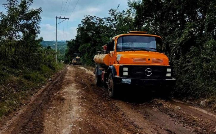 Reactivan obra para recuperar 10 kilómetros de carretera en Zacapa