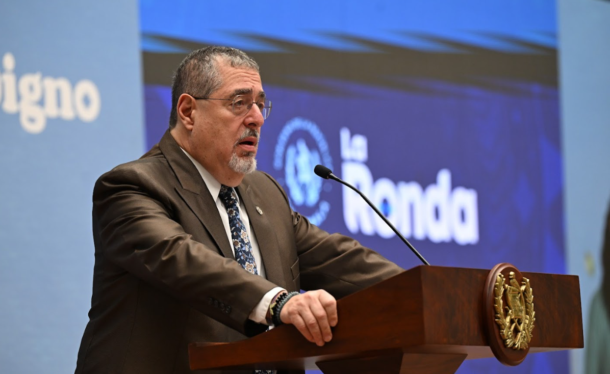 Presidente Arévalo resalta llegada de misión de la OEA como respaldo a la institucionalidad democrática