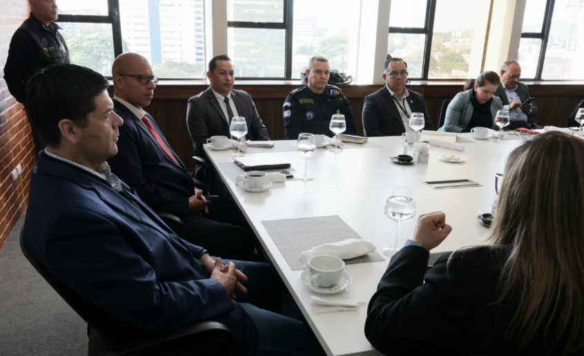 Mingob y Codecof fortalecen acciones conjuntas contra el contrabando