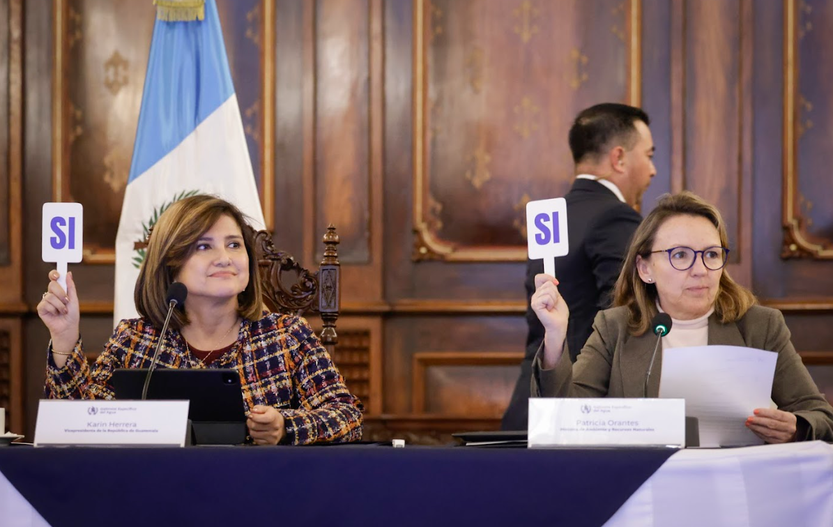 Ministra de Ambiente presenta propuesta de iniciativa de ley de aguas durante el Gabinete Específico del Agua