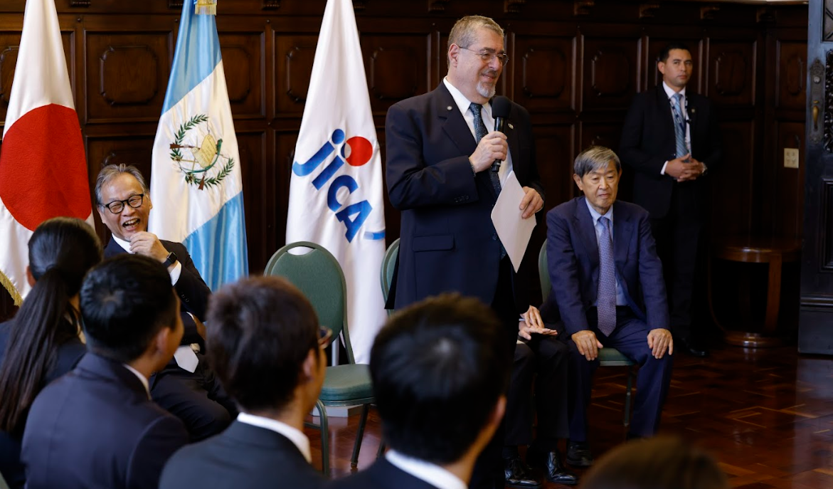 Presidente se reúne con jóvenes del voluntariado impulsado por Japón. / Foto: Alex Jacinto.