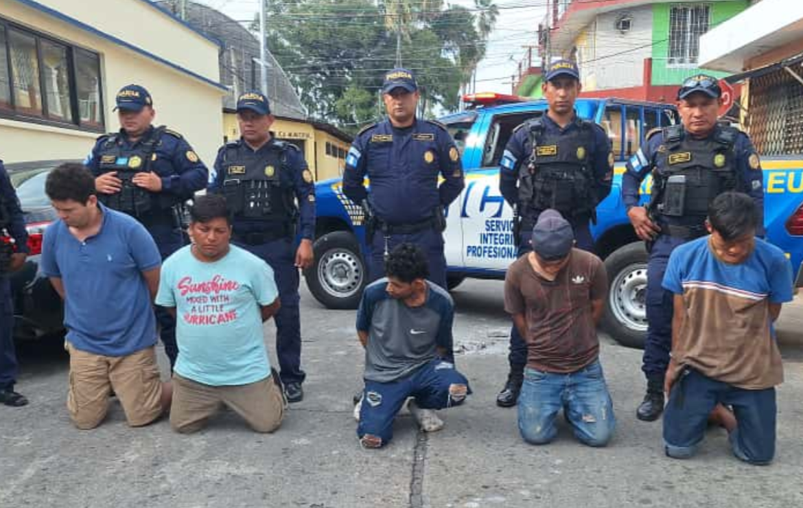 PNC detiene a cinco presuntos secuestradores en Retalhuleu./Foto: PNC.