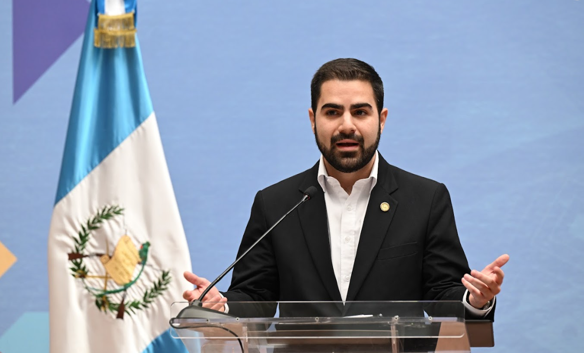 Santiago Palomo deja sus funciones como secretario de Comunicación Social de la Presidencia para asumir como embajador. / Foto: Byron de la Cruz.