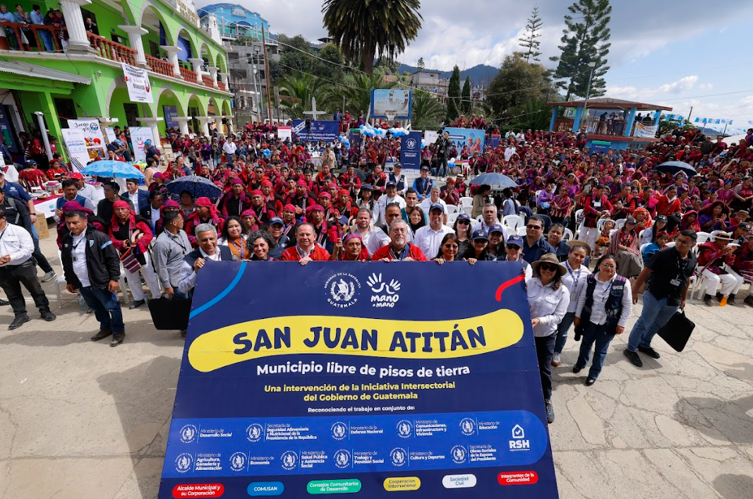 San Juan Atitán es declarado el sexto municipio libre de pisos de tierra, llegando a territorios antes considerados inalcanzables
