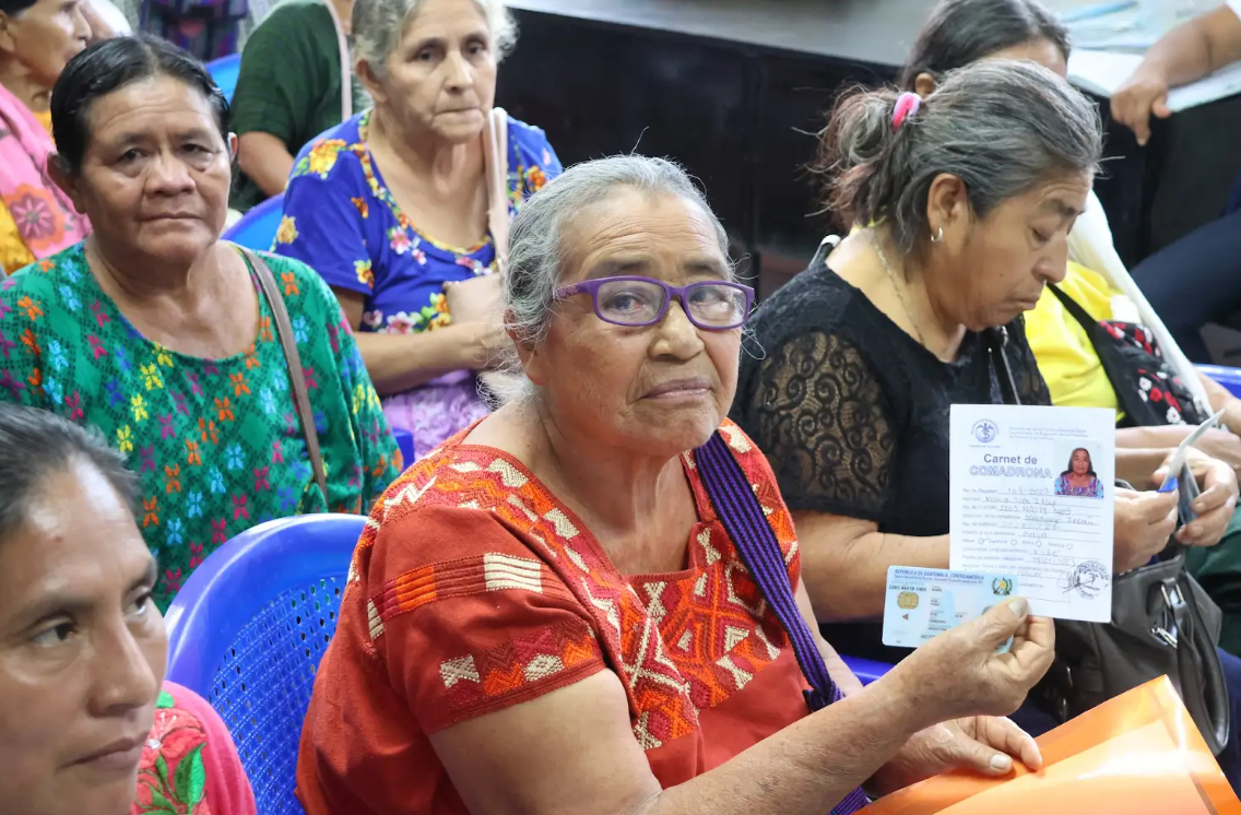 Salud inicia entrega del segundo pago del estipendio a comadronas