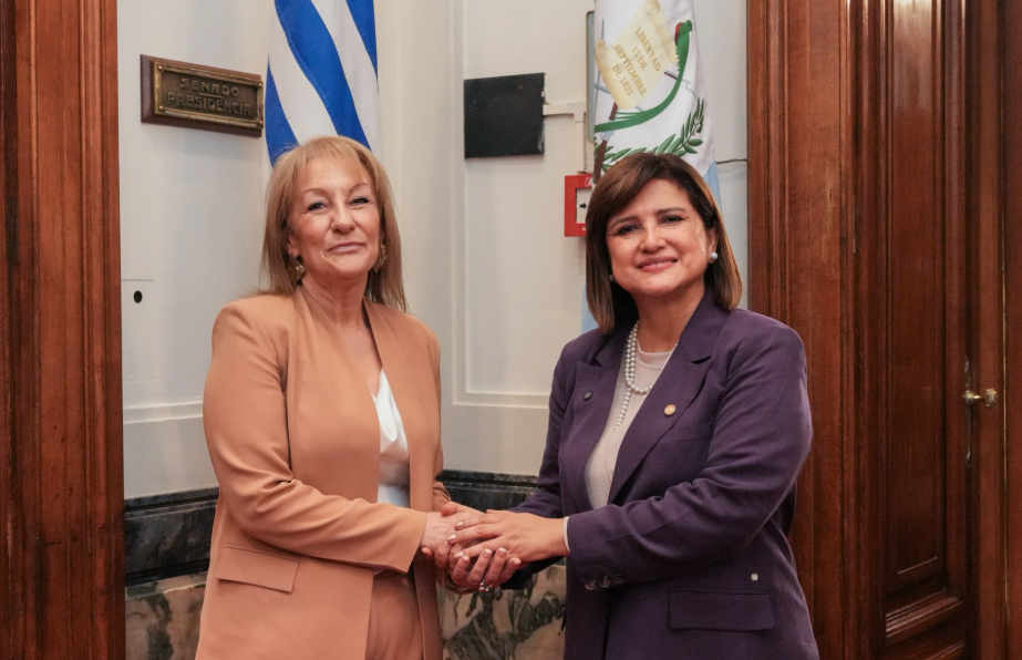 La vicepresidenta Karin Herrera se reunió con la vicepresidenta de Uruguay, Carolina Cosse. (Foto: vicepresidencia)