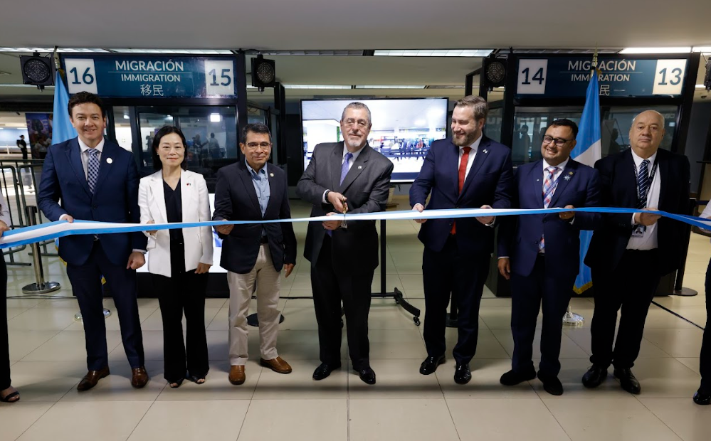 Presidente inaugura 13 módulos de control migratorio en el Aeropuerto La Aurora